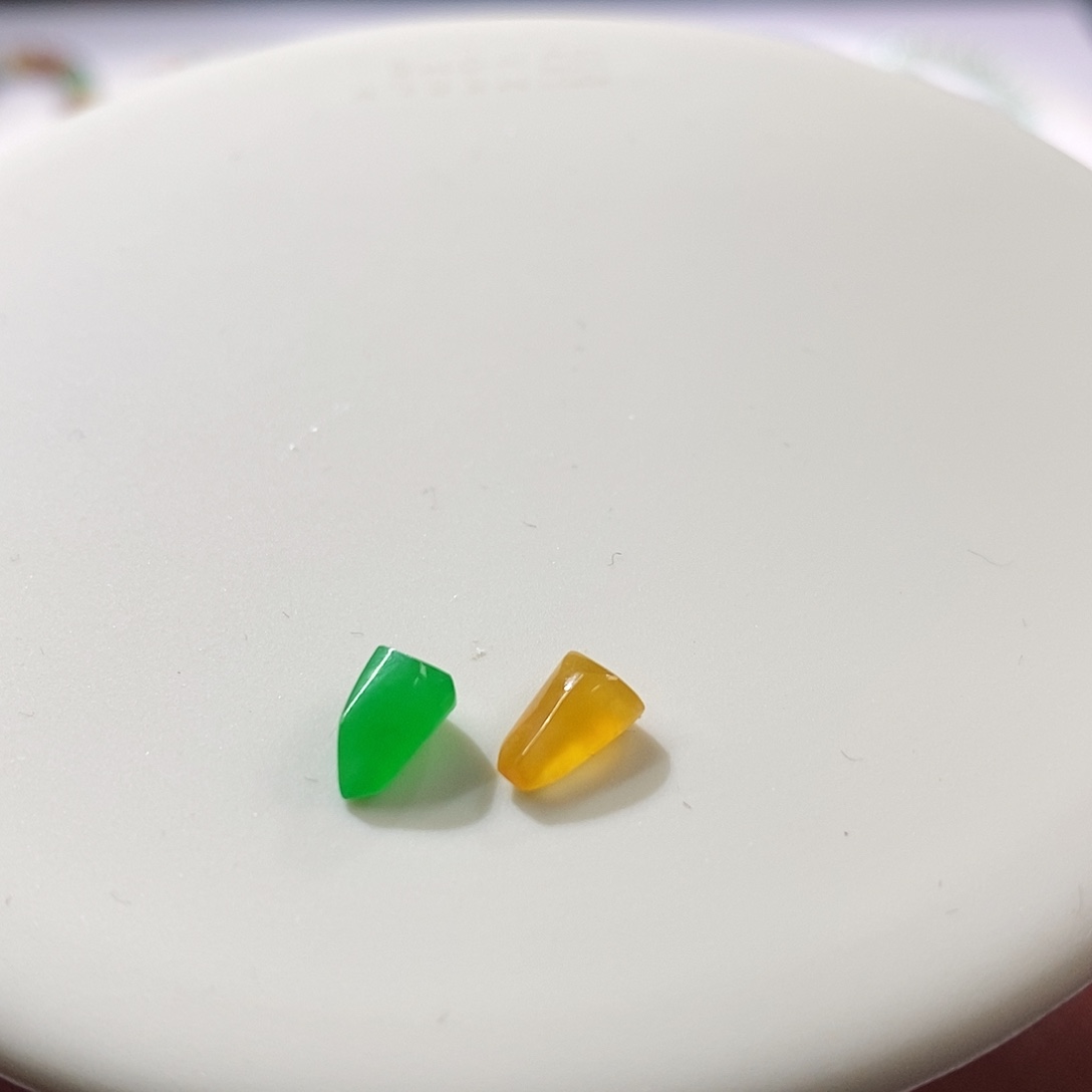 翡翠裸石一对随行