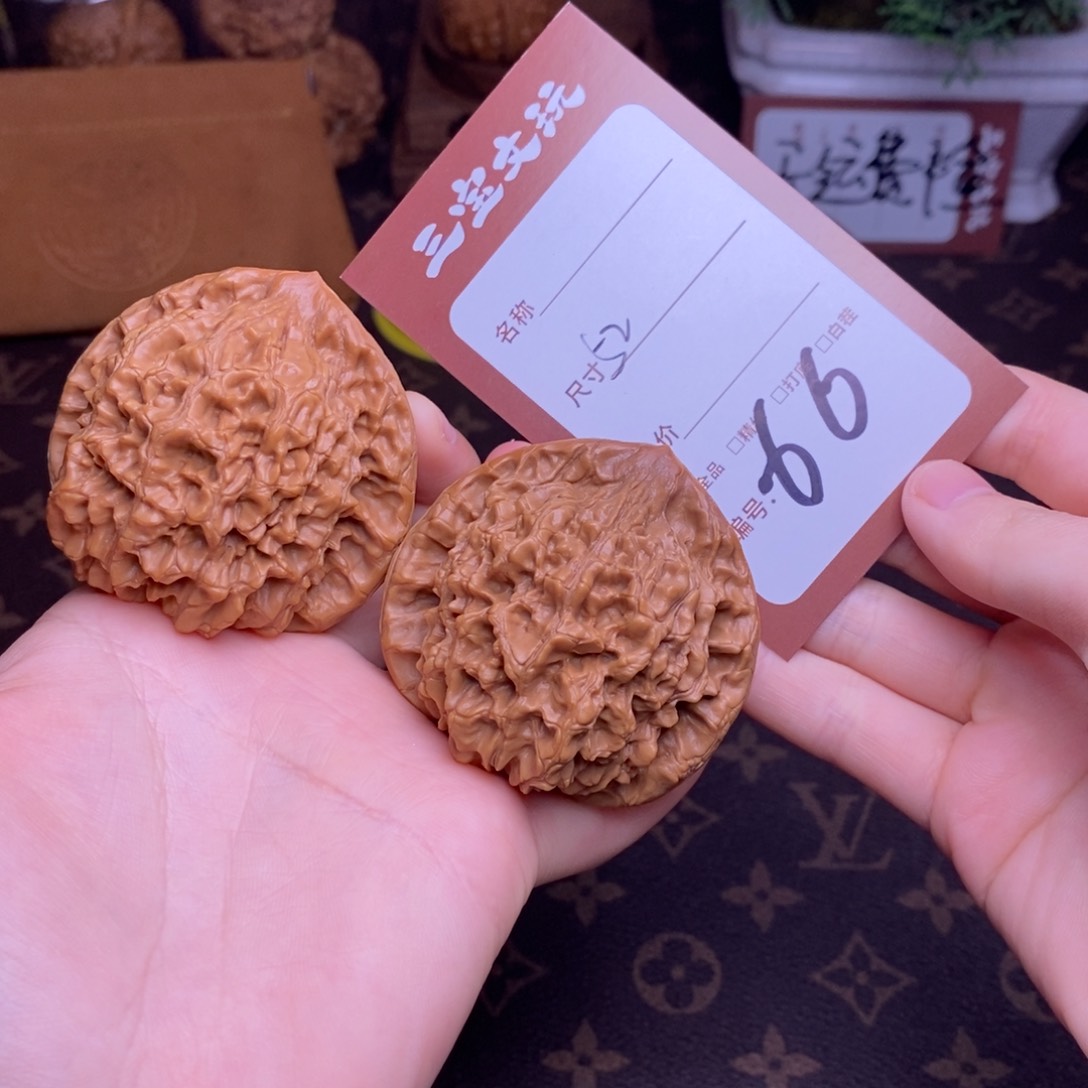 文玩核桃把件52官帽66
