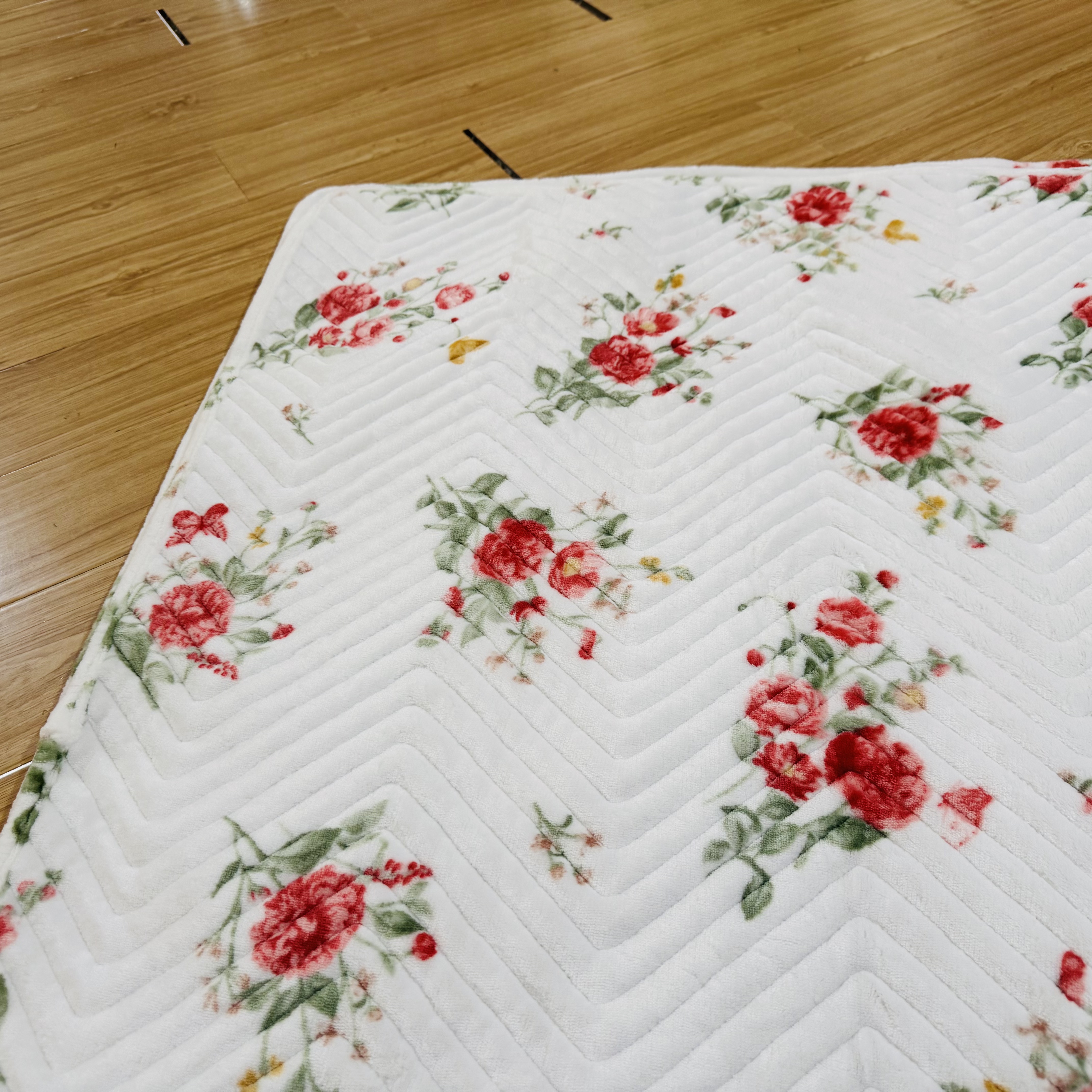 白色牡丹花叶波浪线绗缝绒沙发垫飘窗垫尺寸约80*180