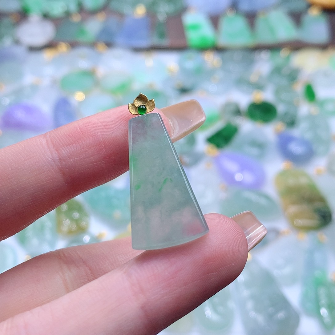 翡翠颈饰未镶嵌翡翠