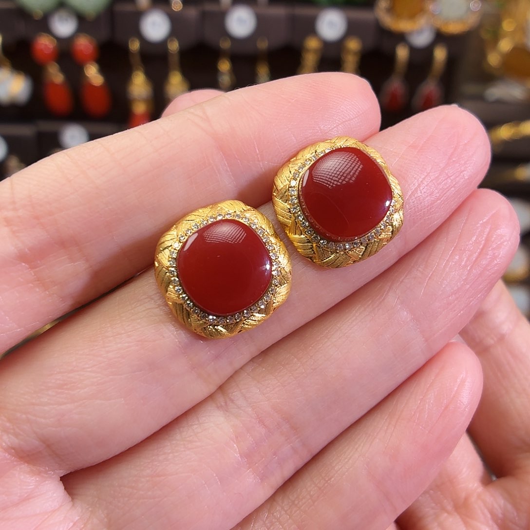 18K金镶嵌耳饰南红玛瑙