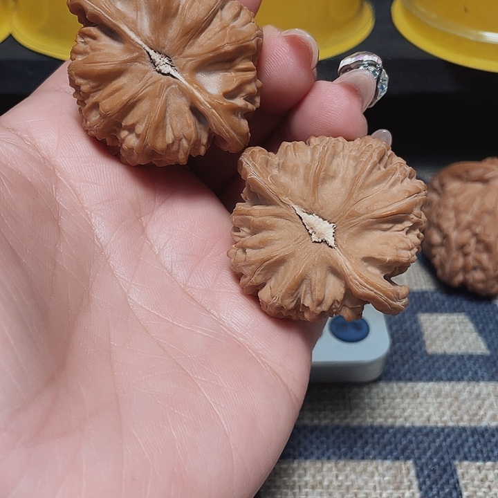 文玩核桃把件放****有白狮子42