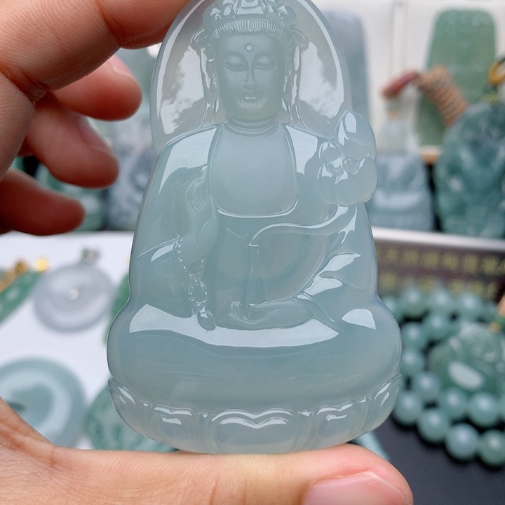 A***n翡翠未镶嵌颈饰素衣