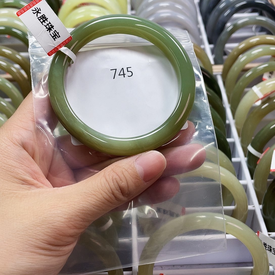 和田玉手镯未镶嵌745圈口59