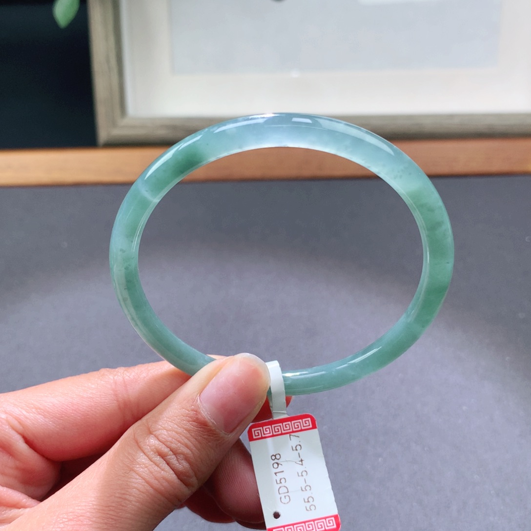 翡翠手镯未镶嵌天然翡翠手镯叮当镯