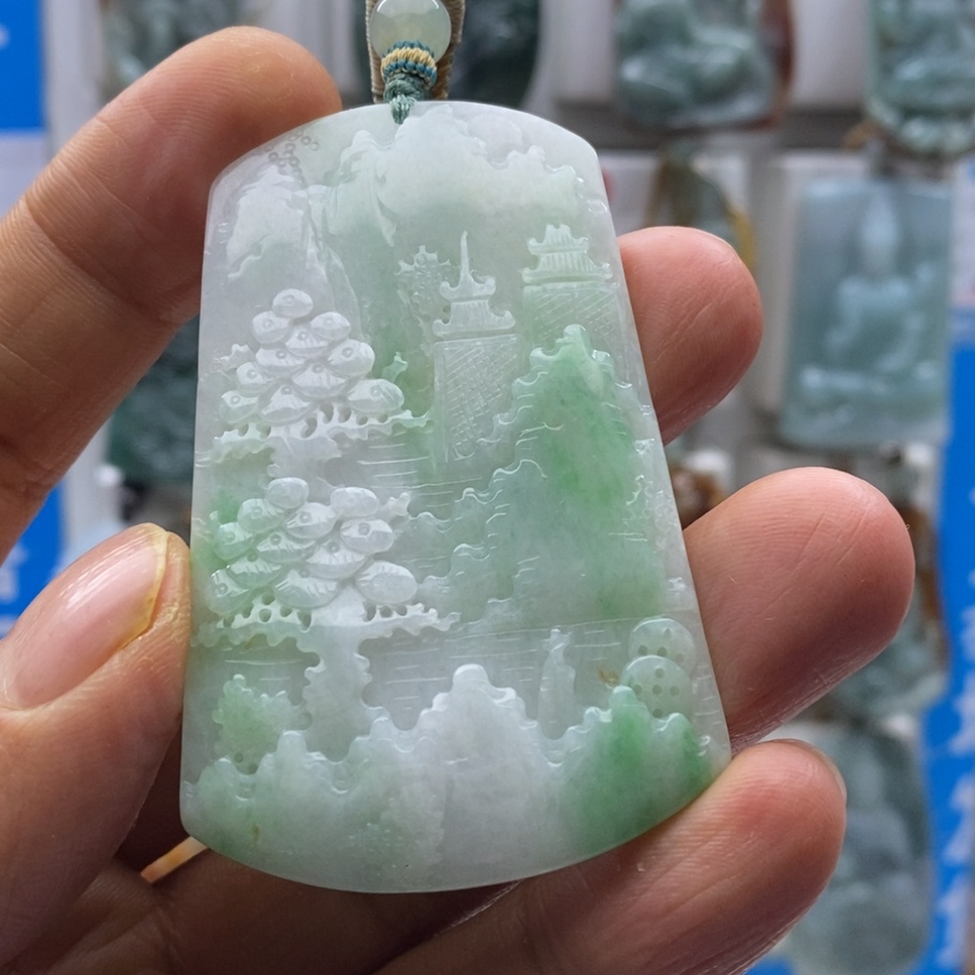 翡翠颈饰未镶嵌山水