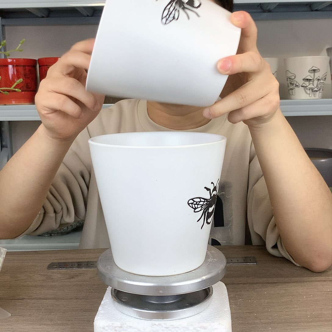 红陶微瑕/蜜蜂图案花盆15x14两个花盆