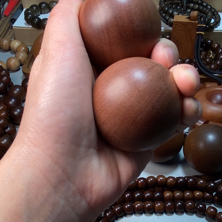 财***神檀香木老山檀香红肉4.5保健球，焦糖奶甜香