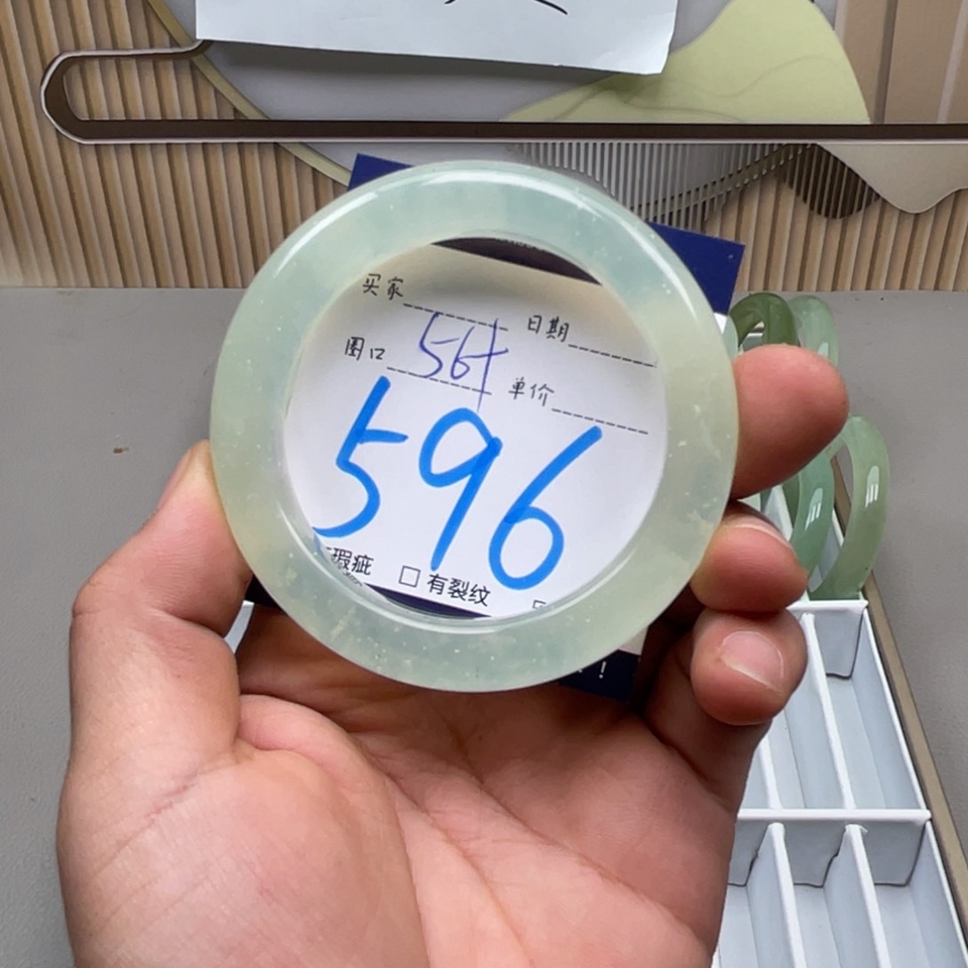 岫玉手镯手镯未镶嵌