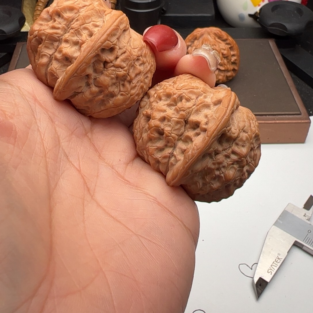 文玩核桃吊坠滢血麒麟39