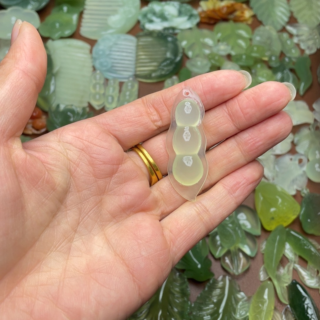 蛇纹石玉合金颈饰