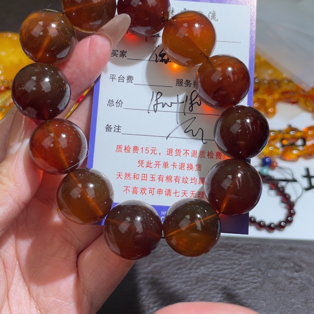 琥珀颈饰未镶嵌像**样不退