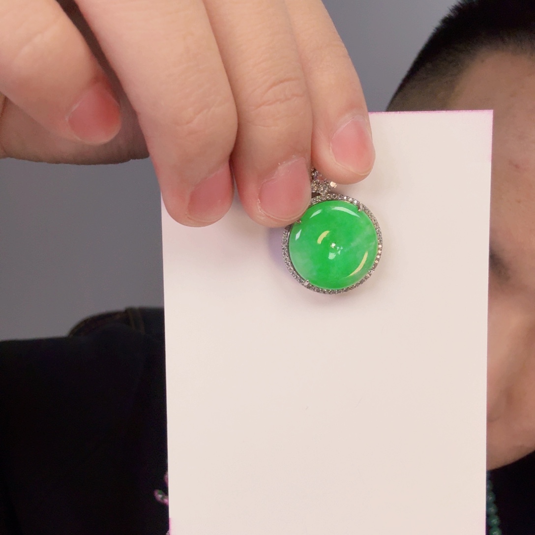 翡翠颈饰未镶嵌一件