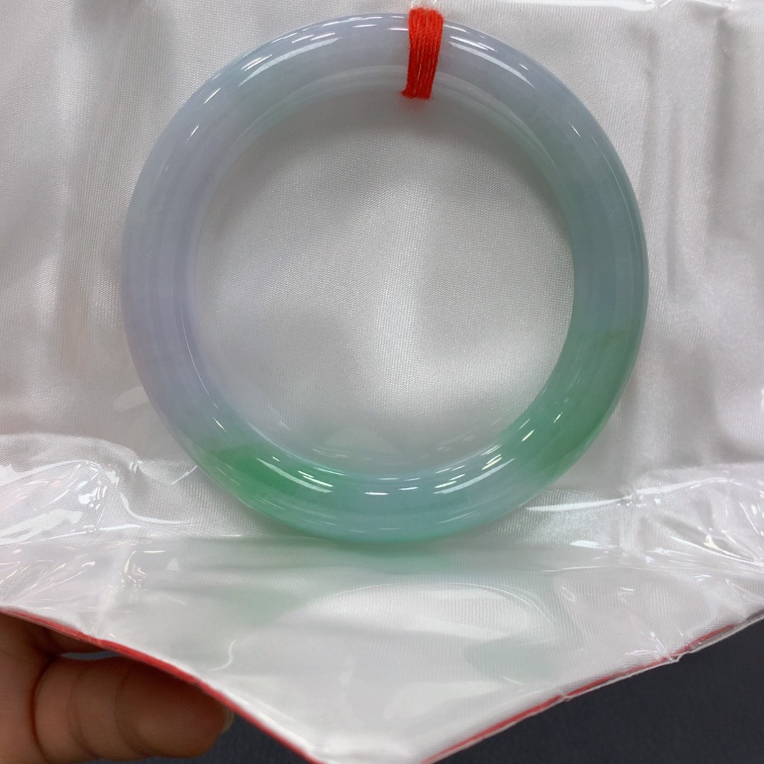 翡翠手镯未镶嵌翡翠