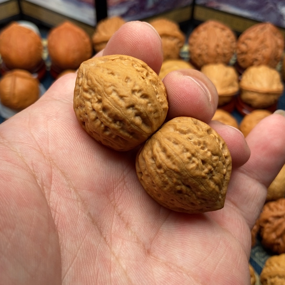 文玩核桃把件桃心