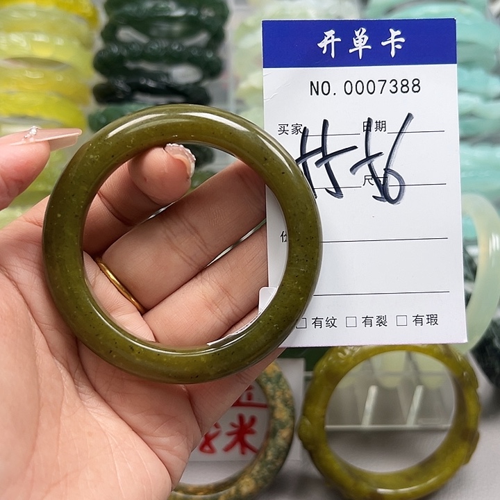 蛇纹石玉未镶嵌手镯