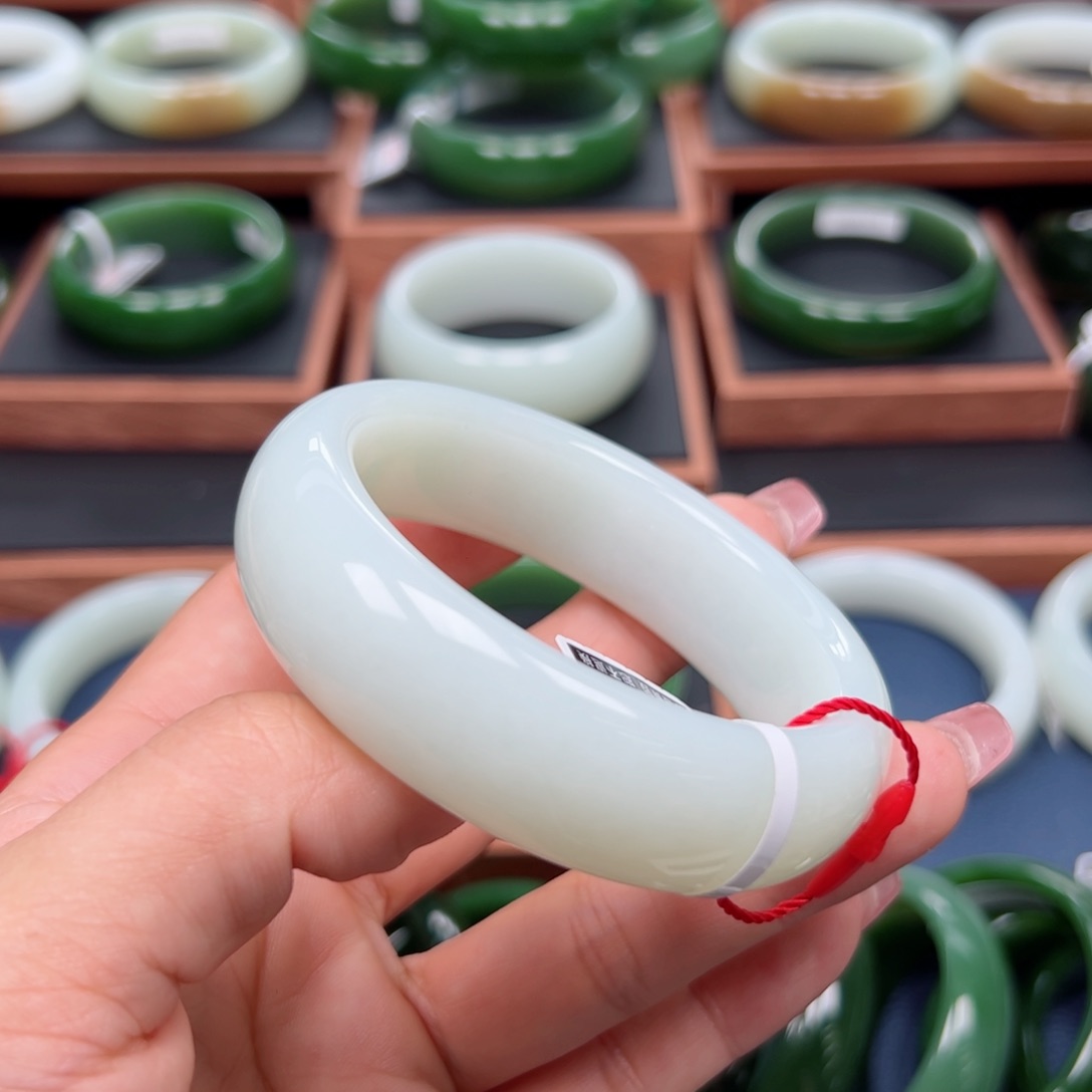 未镶嵌手镯和田玉（碧玉）