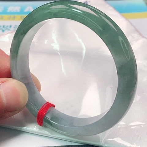 翡翠手镯未镶嵌?**了0675号