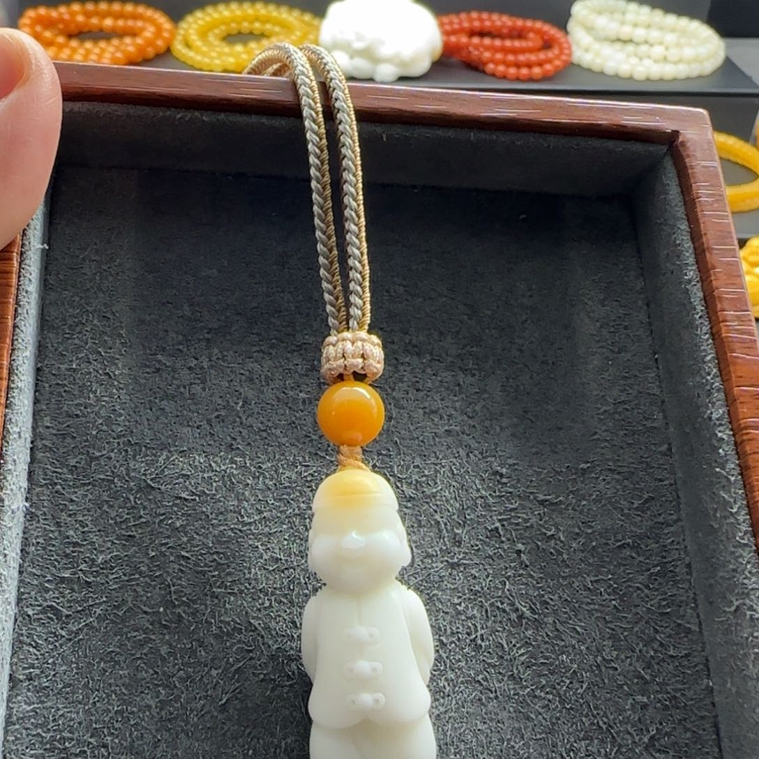 石英质玉（缅黄）配饰未镶嵌