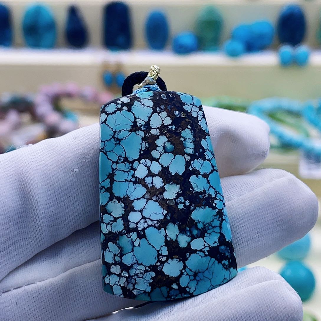 绿松石未镶嵌颈饰