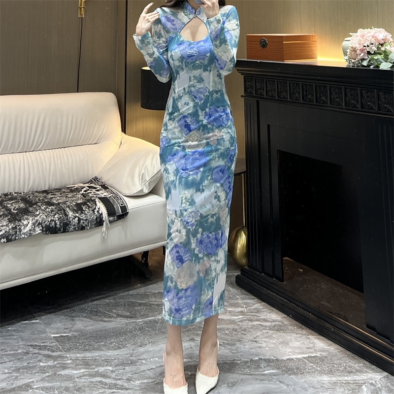 气质女人味轻奢立领镂空长袖烧花扎染刺绣花色印花包身开衩连衣裙
