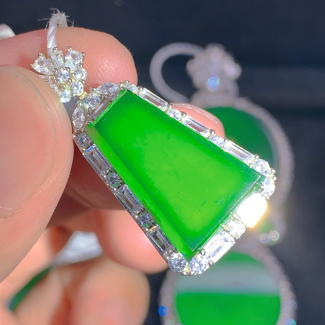 翡翠颈饰银S925镶嵌吊坠