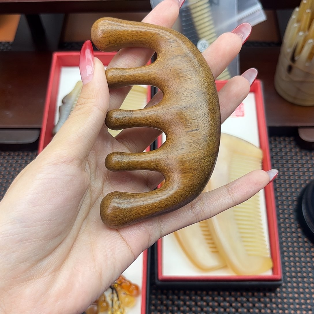纯手工制作纯牛角梳子
