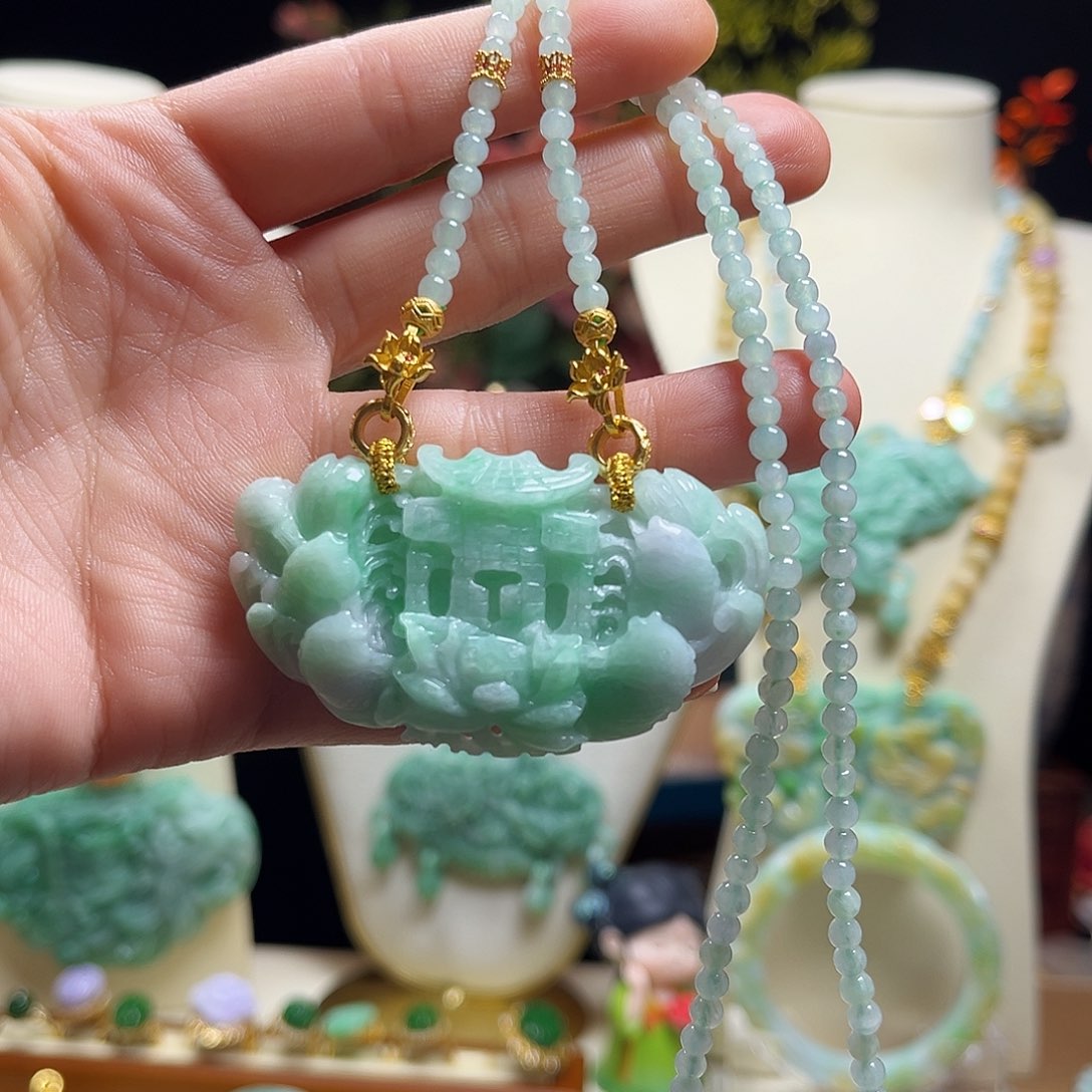 翡翠颈饰未镶嵌天然翡翠