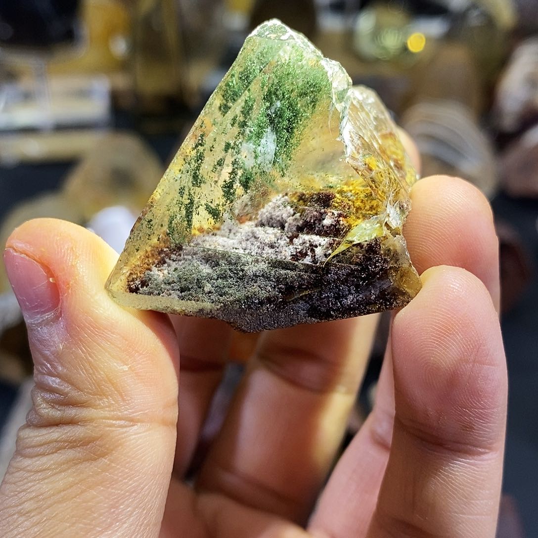 【闪购商品】未镶嵌车挂水晶大*?天然水晶原石