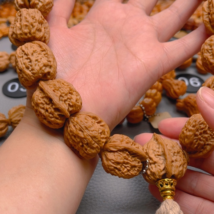 老***.文玩核桃吊坠核桃手持
