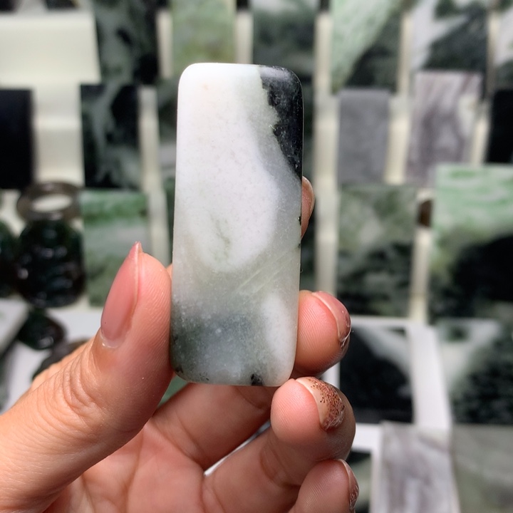 独山玉颈饰未镶嵌