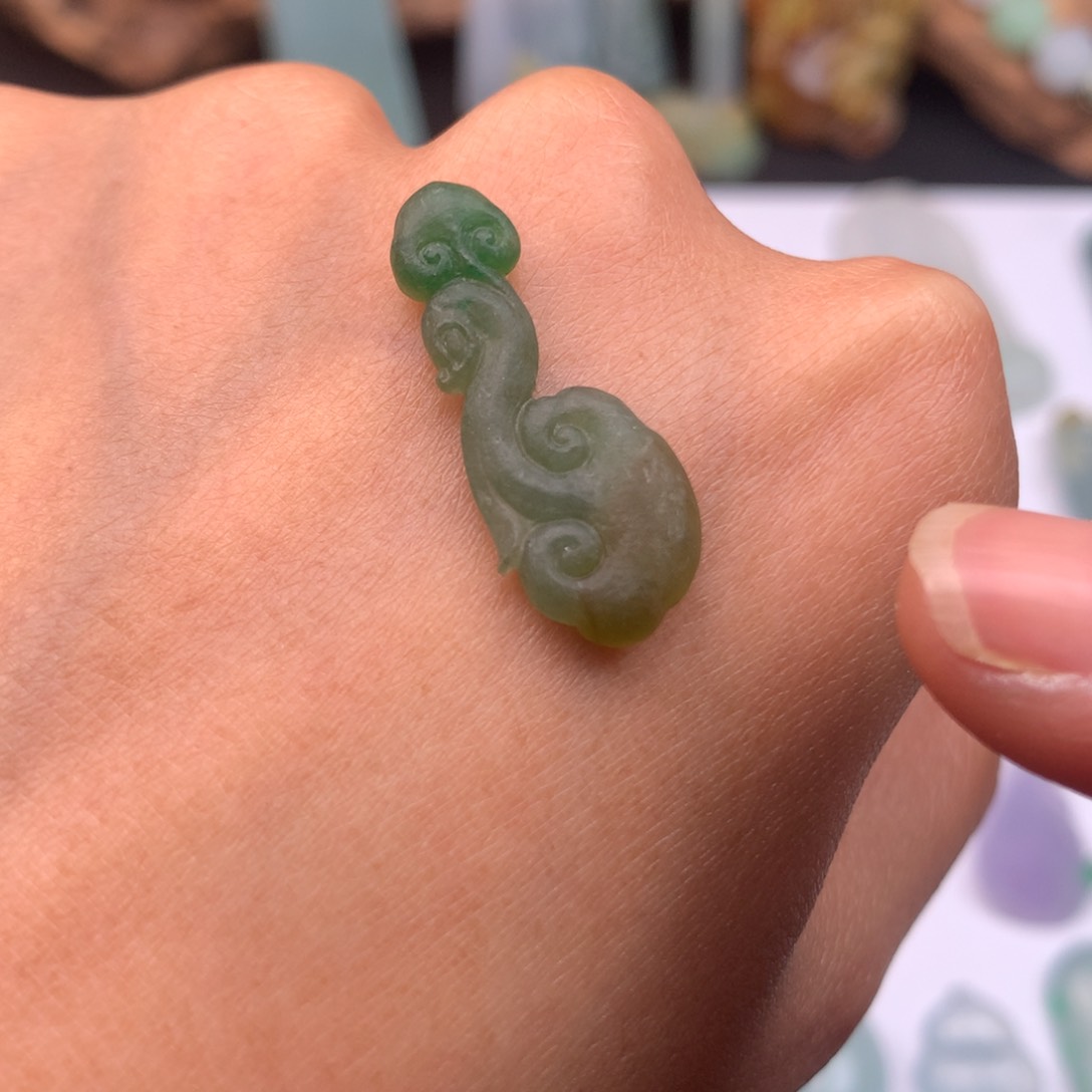 定制翡翠未镶嵌如意