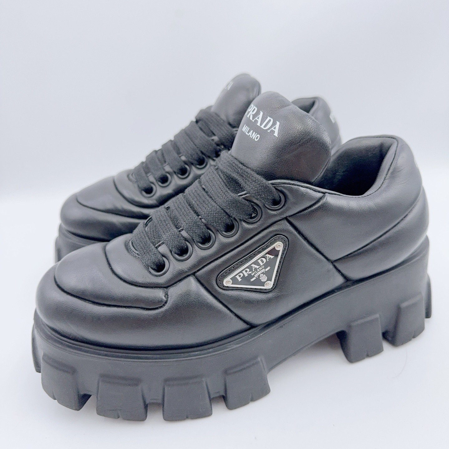 95新 Prada/普拉达 36.5码/经典黑色三角钢标面包鞋/02207