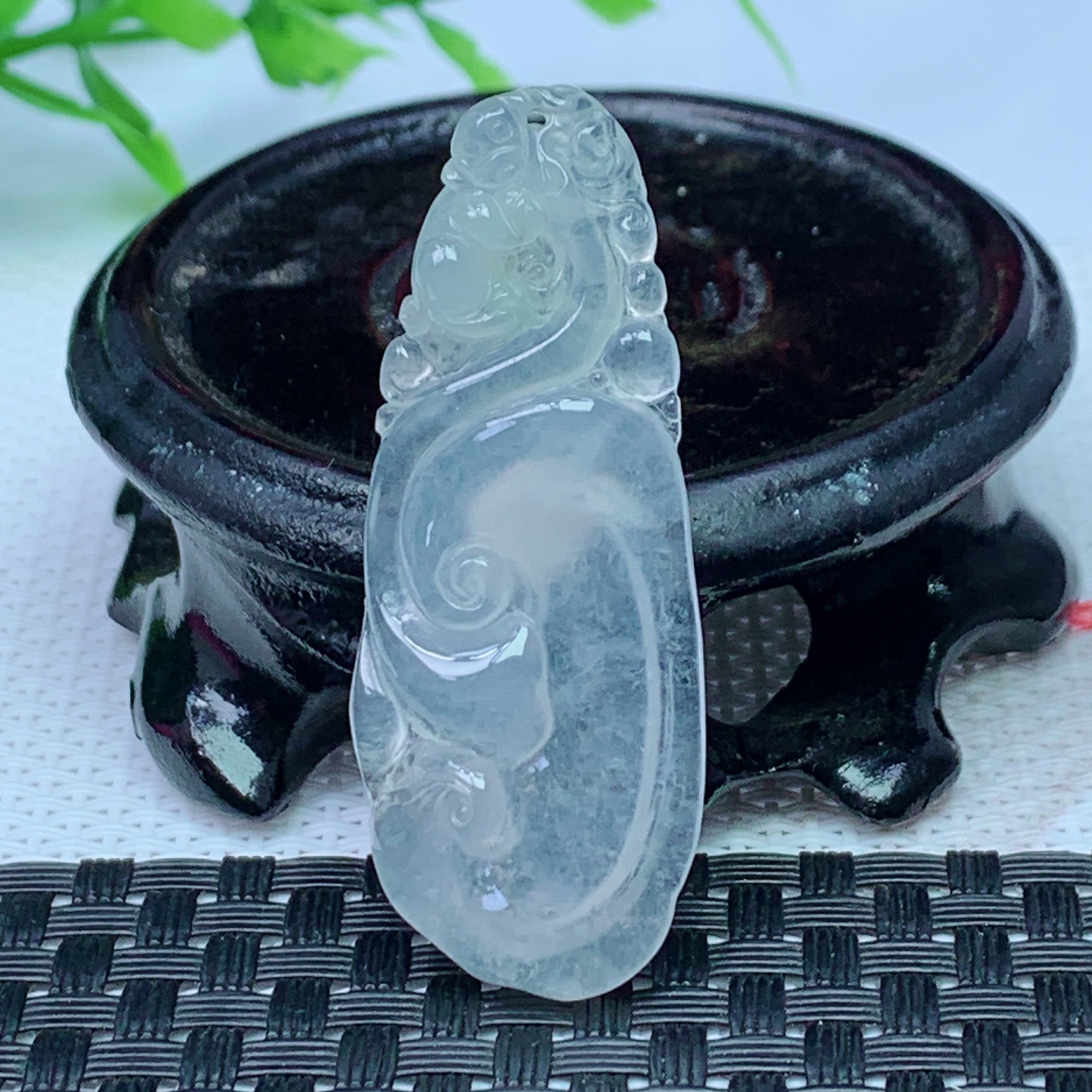 缅甸天然A货翡翠 冰润如意吊坠 尺寸；49*19.3*5mm
