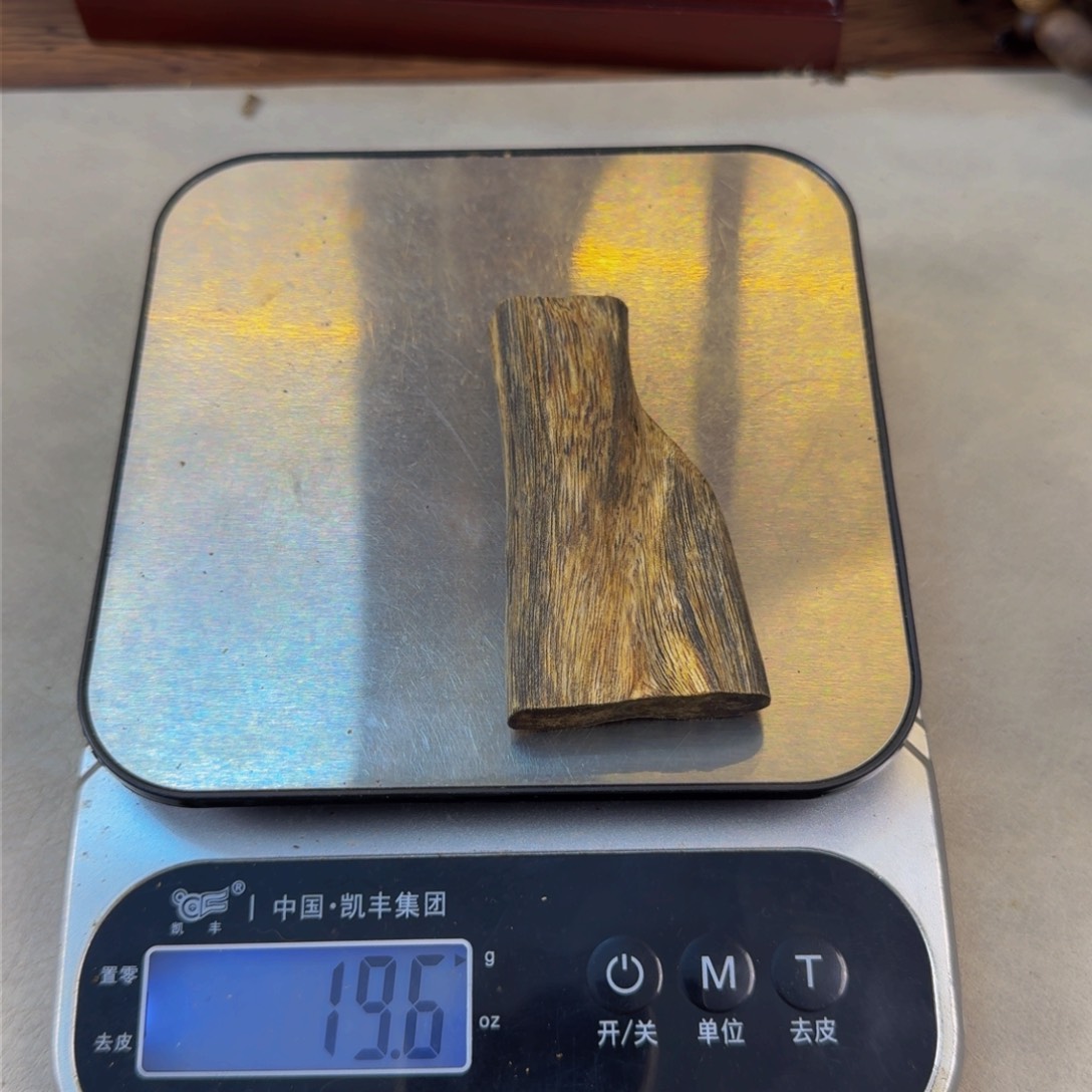 沉香沉香碎屑快***孩白棋牌子19.6克
