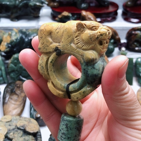 岫岩河磨玉（透闪石质玉）把件未镶嵌