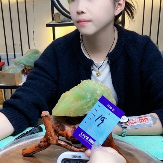 【闪购商品】未镶嵌蛇纹石玉原石偏***你