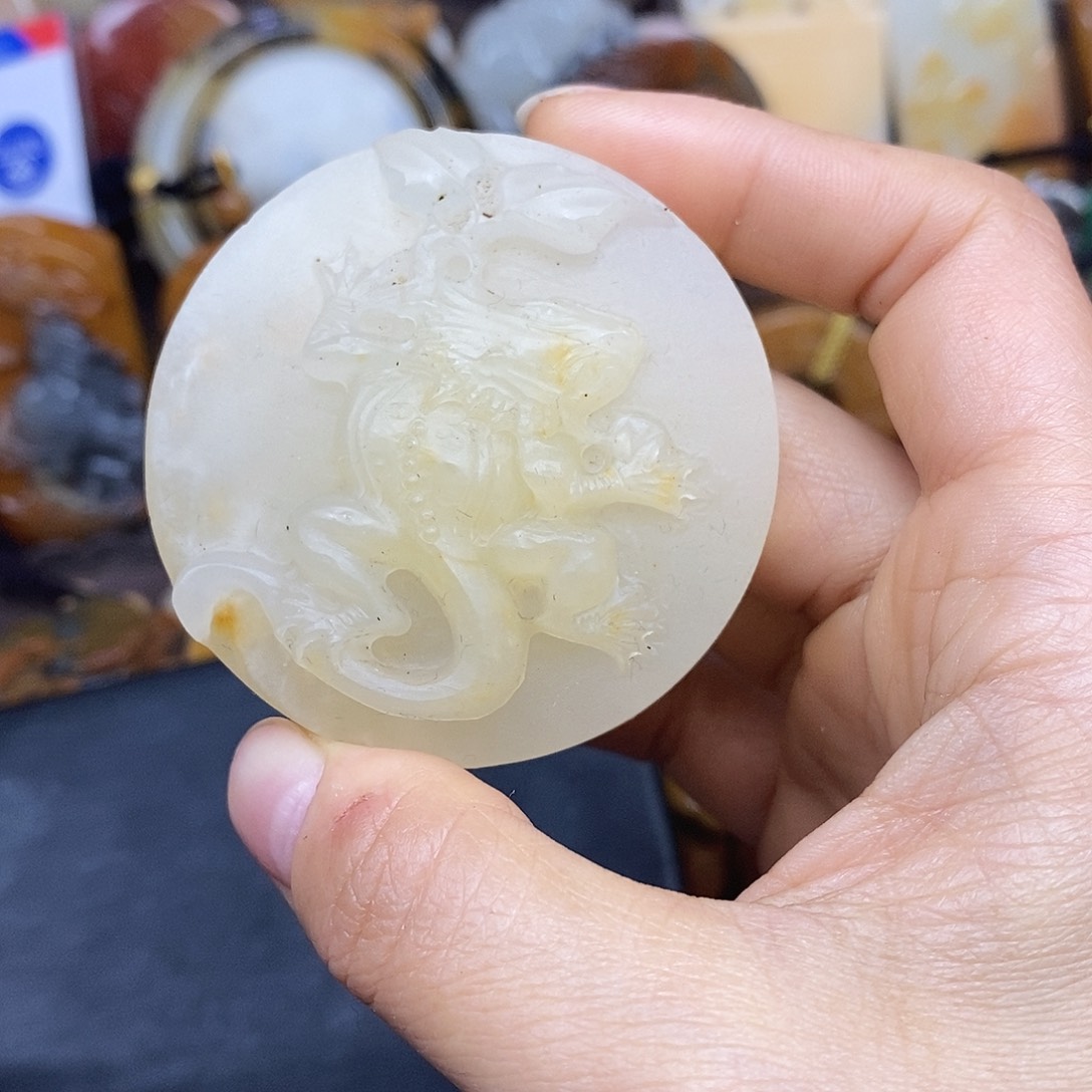 石英质玉（黄龙玉）颈饰未镶嵌