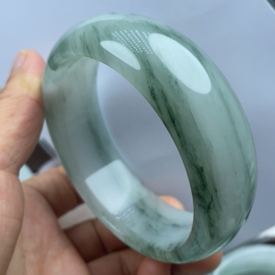 王***号石英质玉（金丝玉）未镶嵌手镯