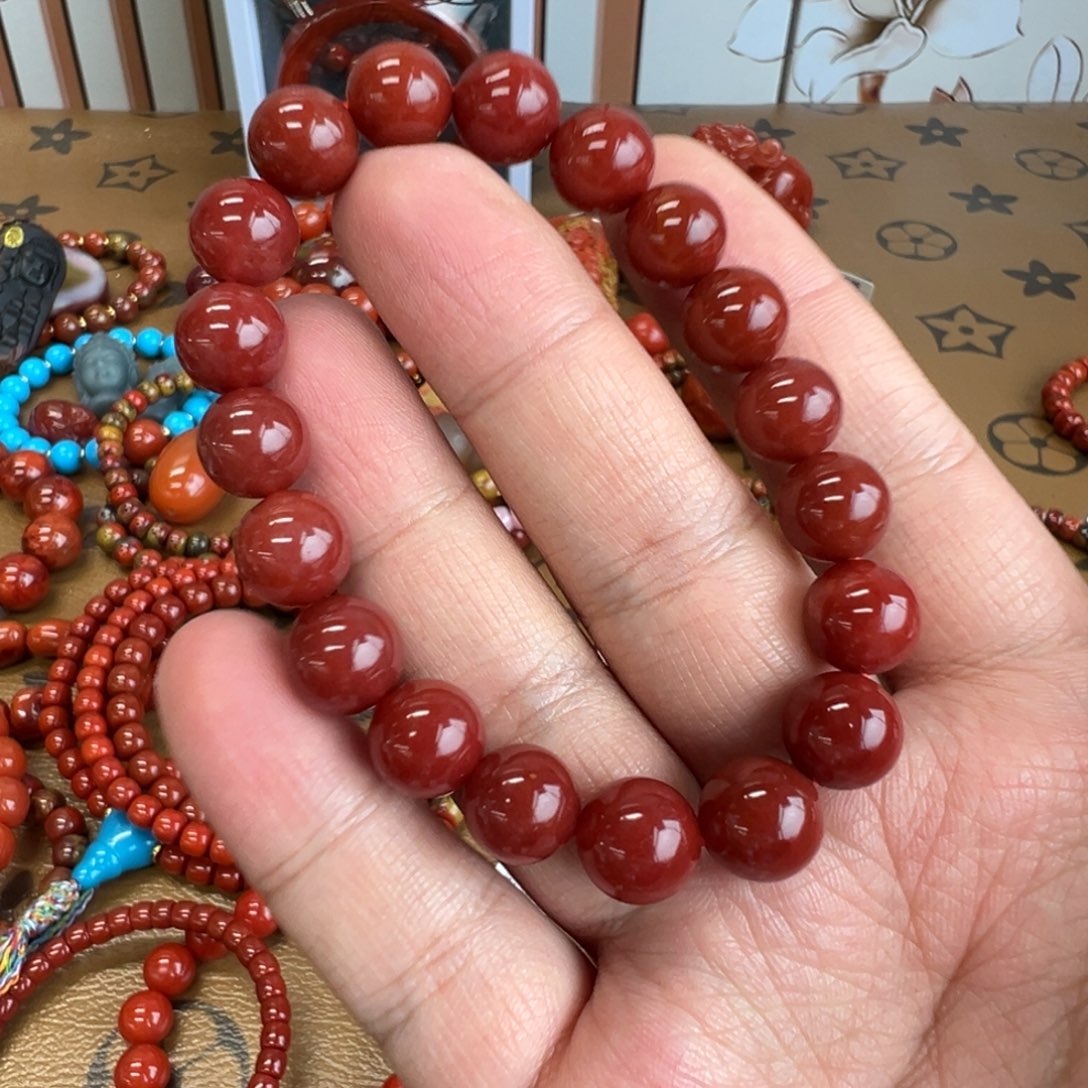柯***君南红玛瑙未镶嵌手串牛血红10mm