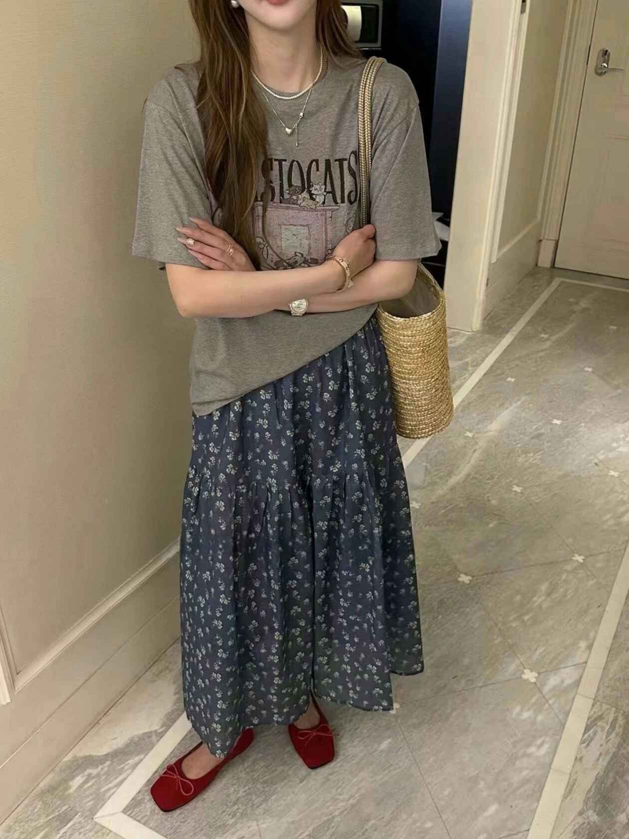 日常百搭短袖T恤+舒适时尚碎花半身裙套装 