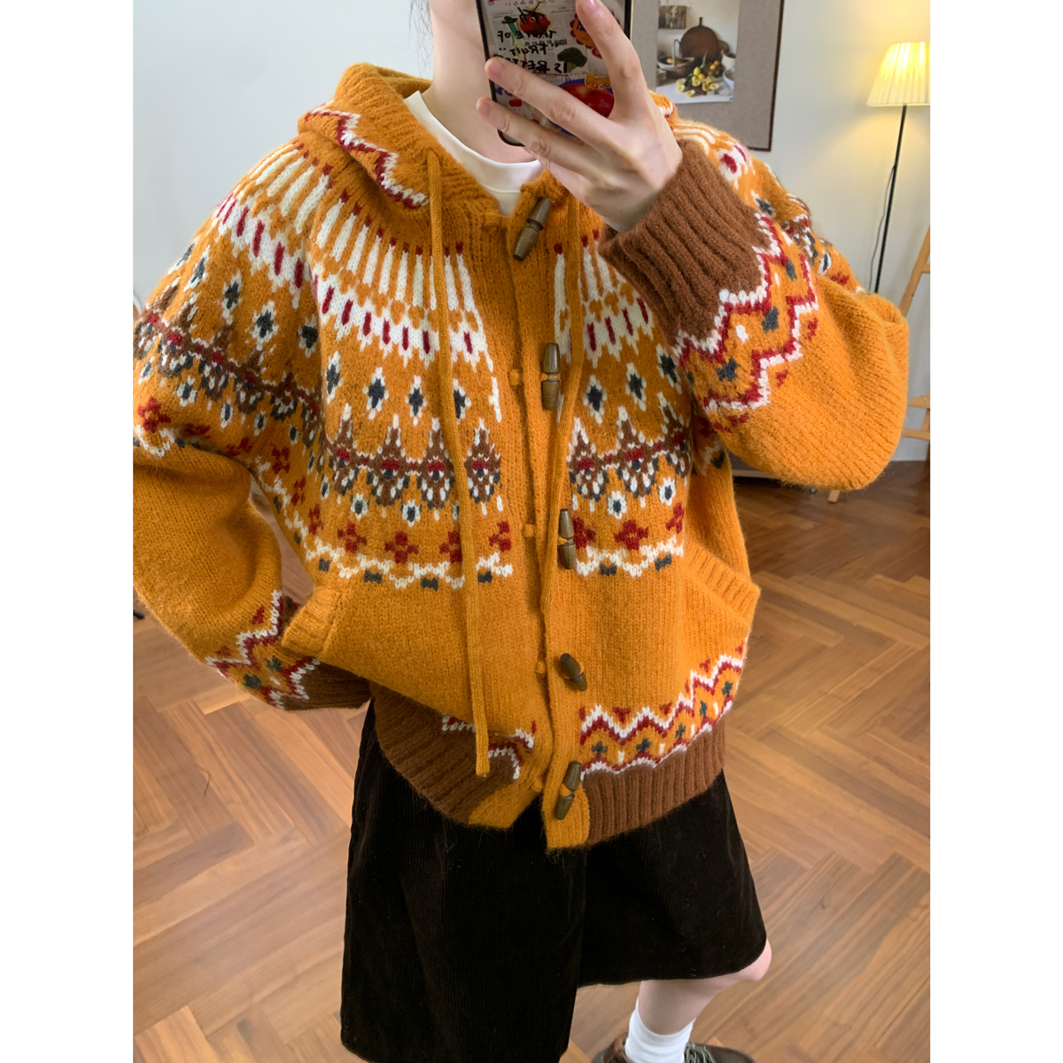 韩系显白费尔岛连帽毛衣外套女复古秋冬新款宽松牛角扣针织开衫潮