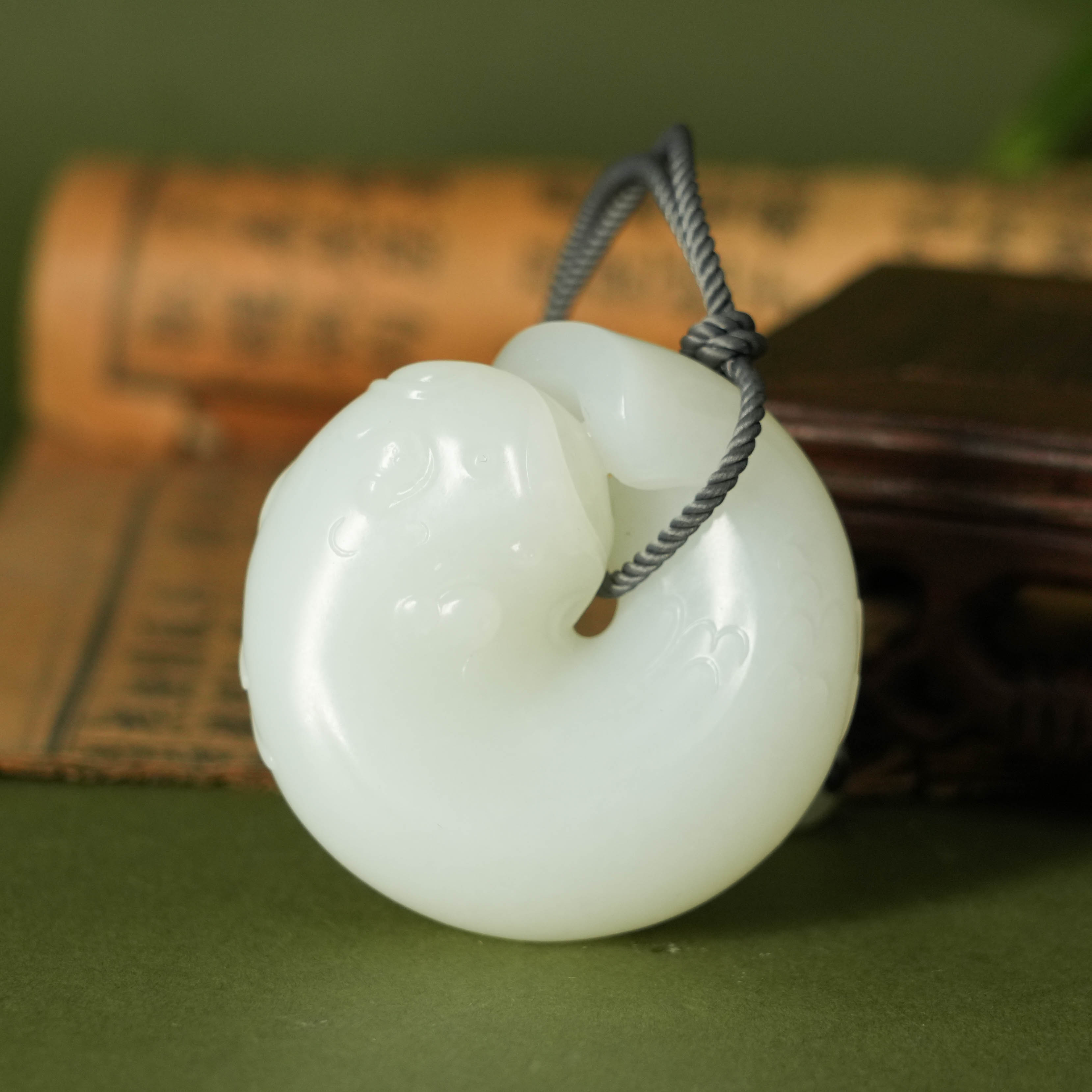 保嘉严选 YD5633珍藏级精品和田玉羊脂白鱼化龙挂件