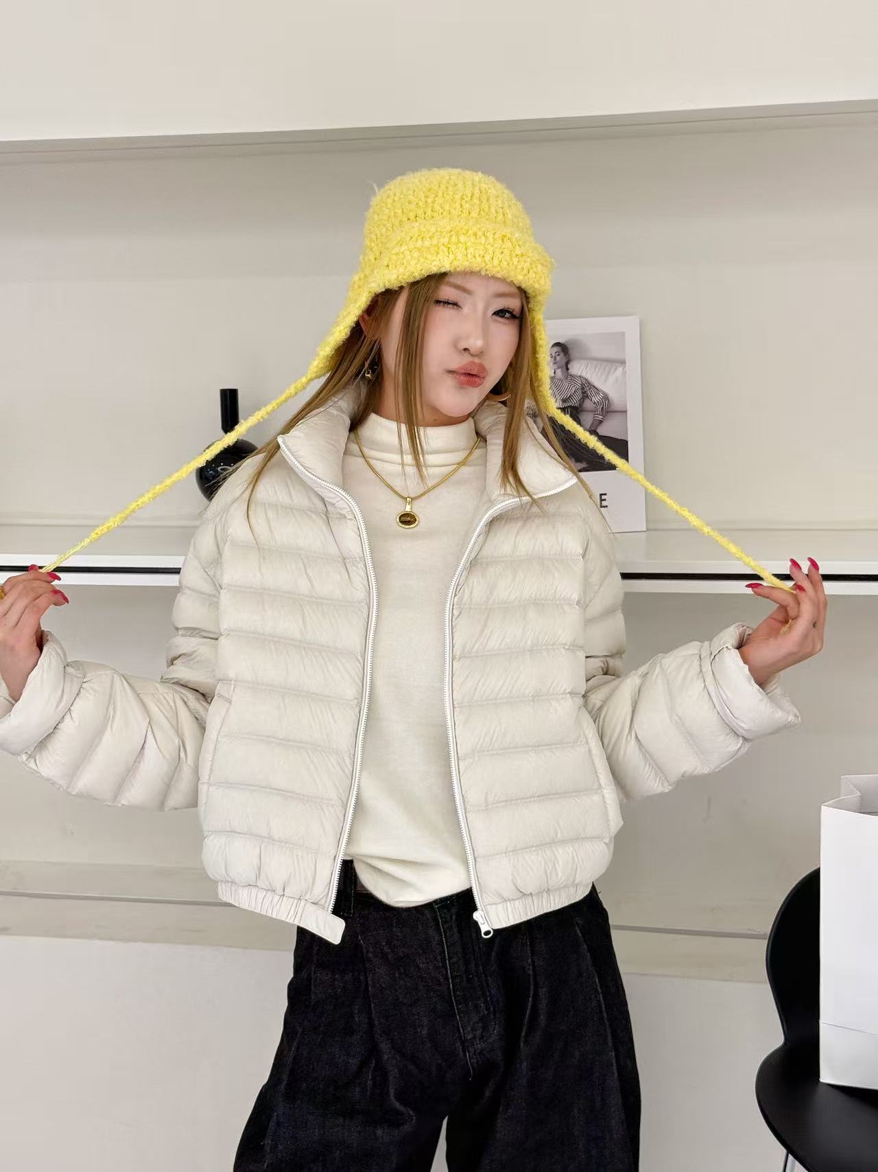 【济州岛】269003 简约时尚衣领袖口撞色立领排骨羽绒服