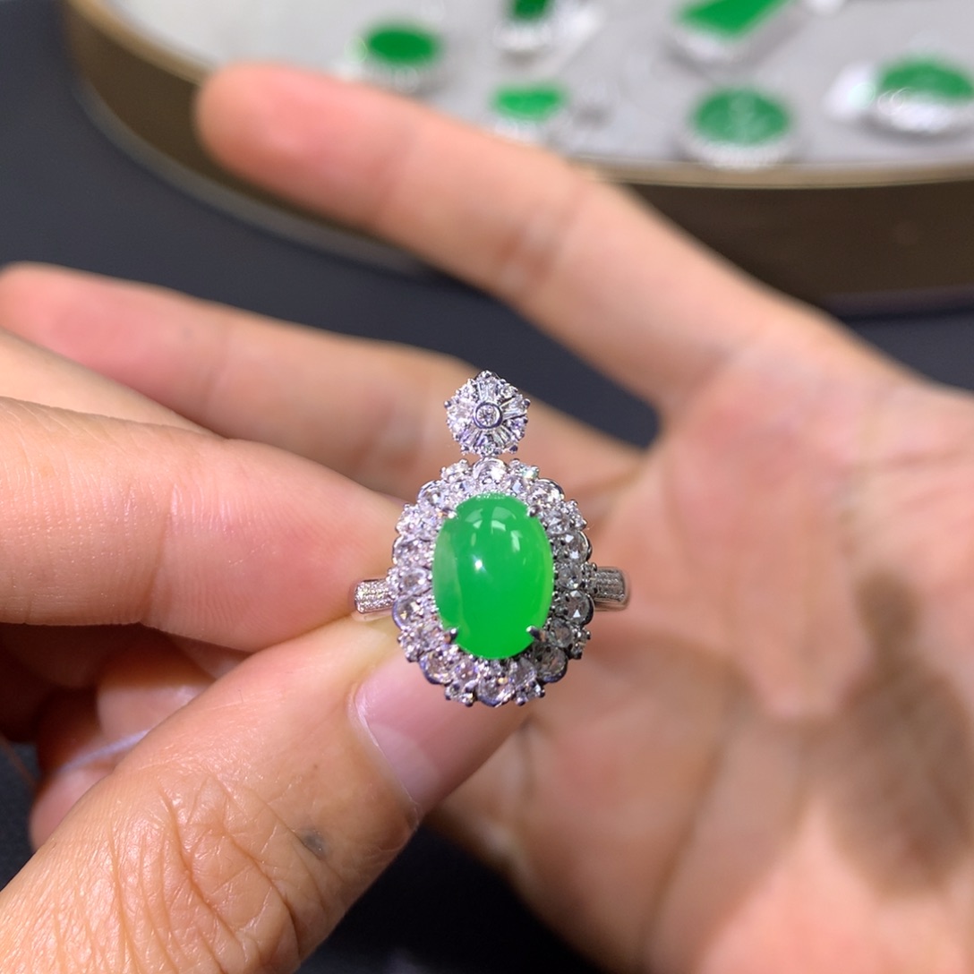 翡翠戒指18K金镶嵌翡翠