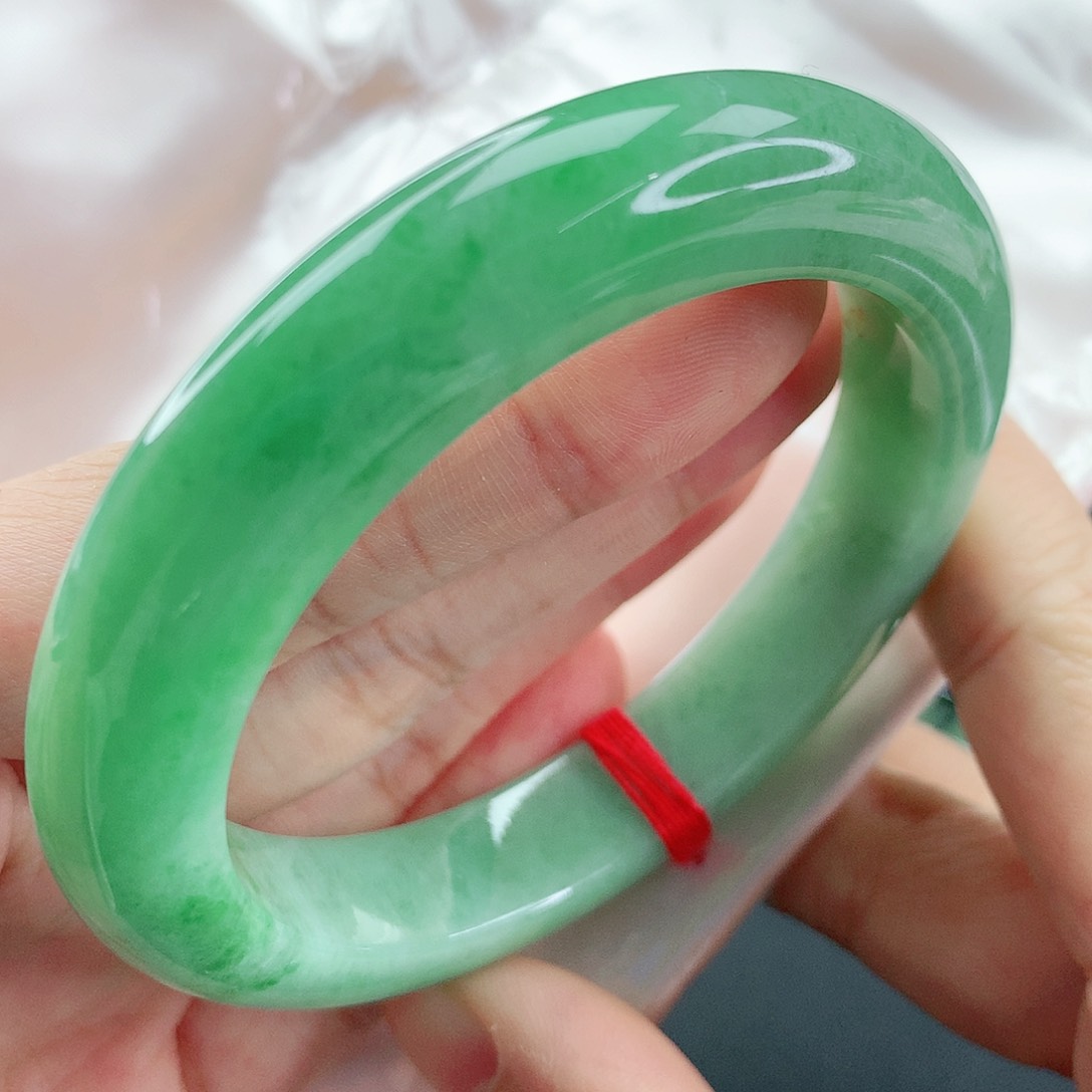 翡翠手镯未镶嵌，208