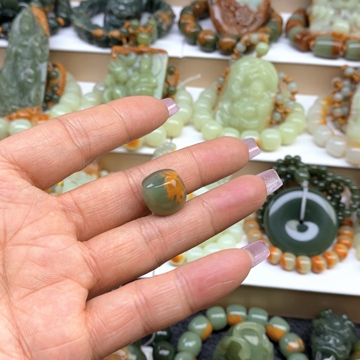 透闪石质玉手串未镶嵌《****心