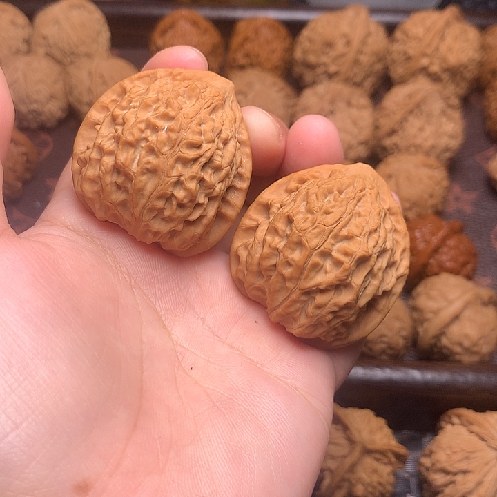 渝***欢吊坠文玩核桃金牛37尺 尖磕碰