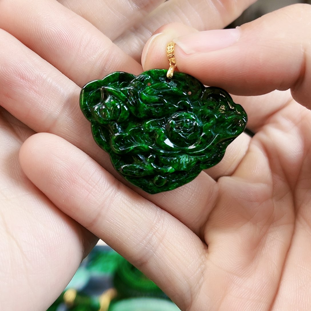 翡翠颈饰18K金镶嵌吊坠