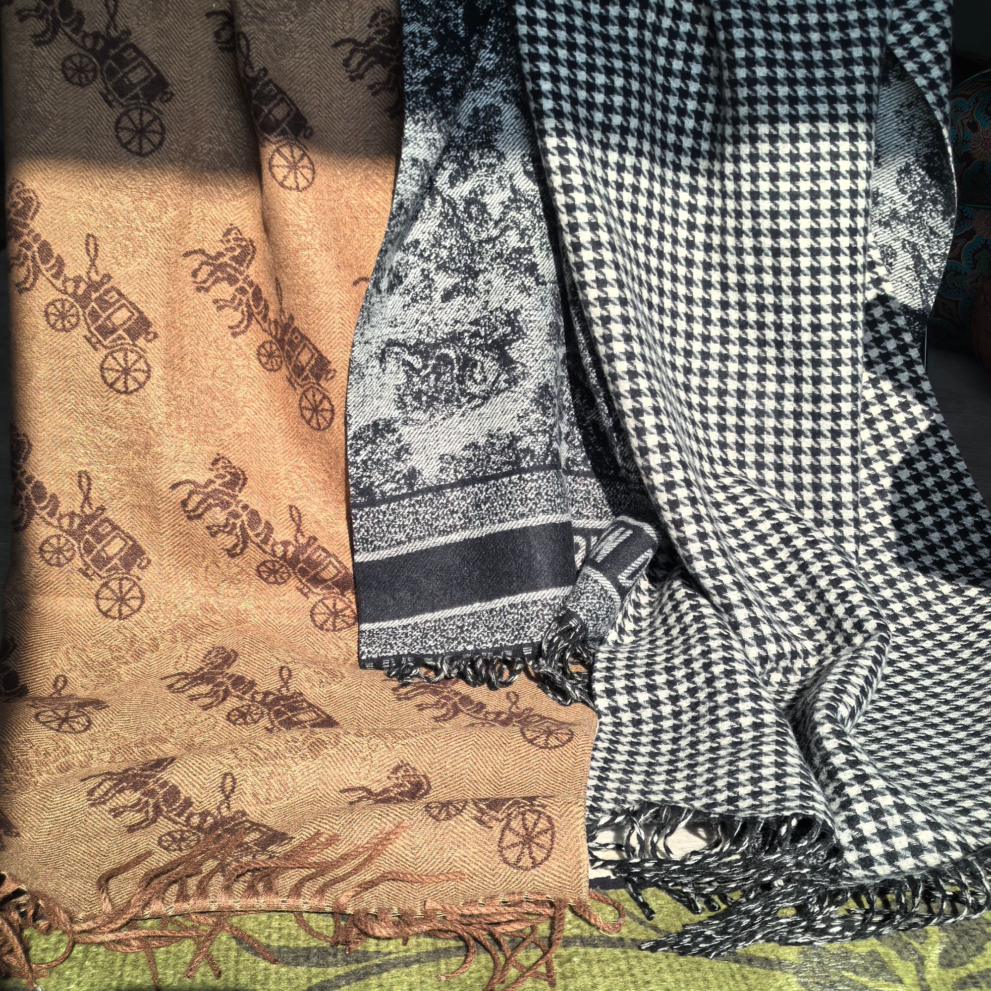 水墨画双面百搭欧美风学院风女冬季长款羊绒围巾披肩70*200保暖